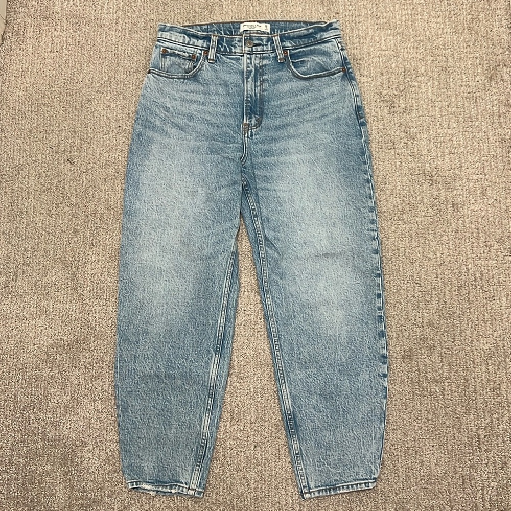 Abercrombie The 80s Mom Jeans